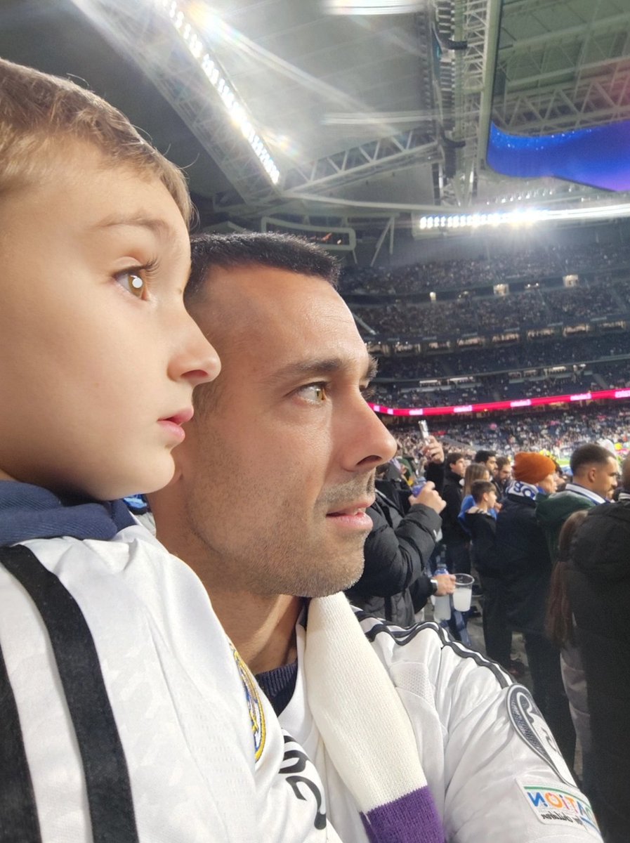 AlbertoRubio89's tweet photo. Compartiendo una pasión, transmitiendo un sentimiento ✨

Nuestra primera vez 🏟️

Momentos e instantes que serán eternos 💙

De padres a hijos 🤍

#ComoNoTeVoyAquerer https://t.co/YVlUI3Aerf