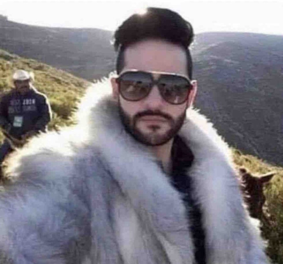 Guarromantico_'s tweet photo. Cuando regresas a tu pueblo para Navidad y llevas tu mejor outfit para “impresionar” a tu primo Jacinto. https://t.co/BZ8XRZT1fr