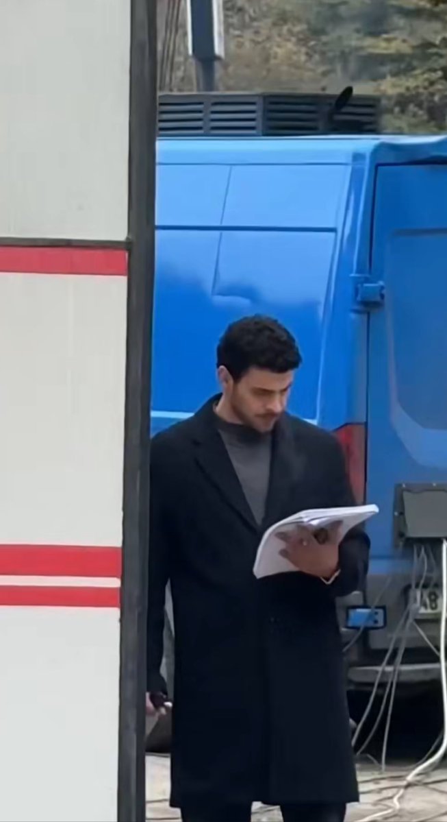 Çalışkan biri 😍

#HalitÖzgürSarı