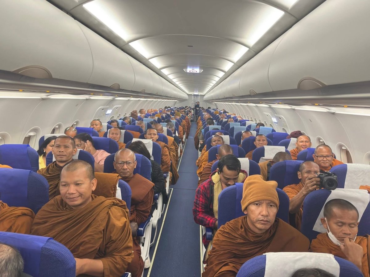 インドの聖地巡礼に向かう僧侶の一行。絶対に落ちないフライト・・多分。

(Cr FB ข่าวสารงานพระพุทธศาสนา)