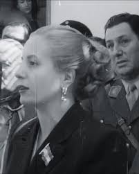 “Triste el pobre que oliendo bosta se cree el dueño de las vacas”. 

Evita 🇦🇷