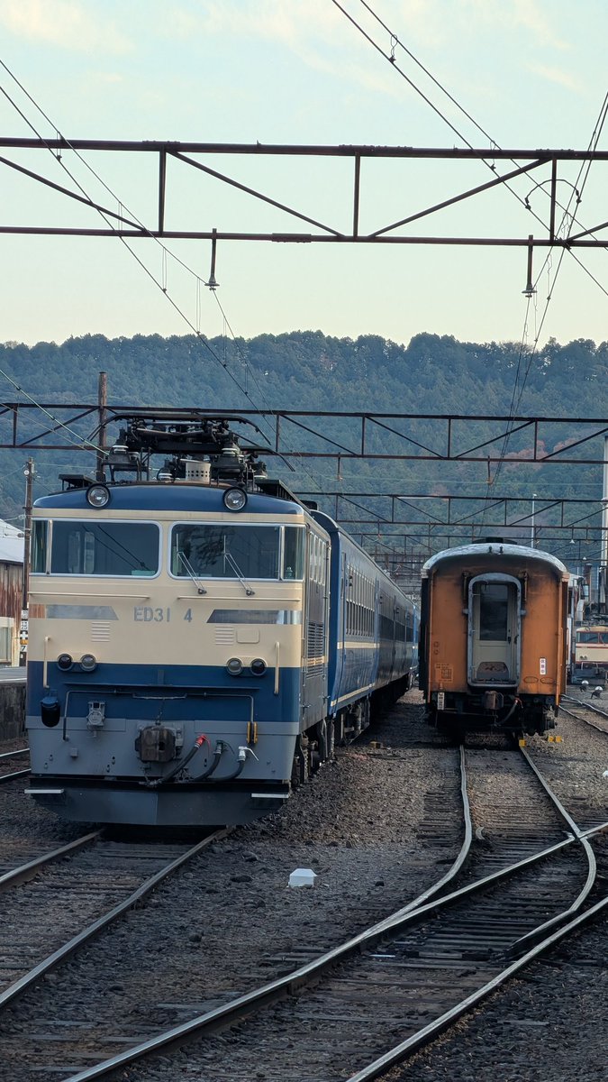 CPdKLpGXYDSYsiB's tweet photo. #大井川鉄道 
#ED31 
お～いヘッドマーク何処に置いてきちゃったの？
取りに行くから場所教えて〜 https://t.co/Su2qGFqprW