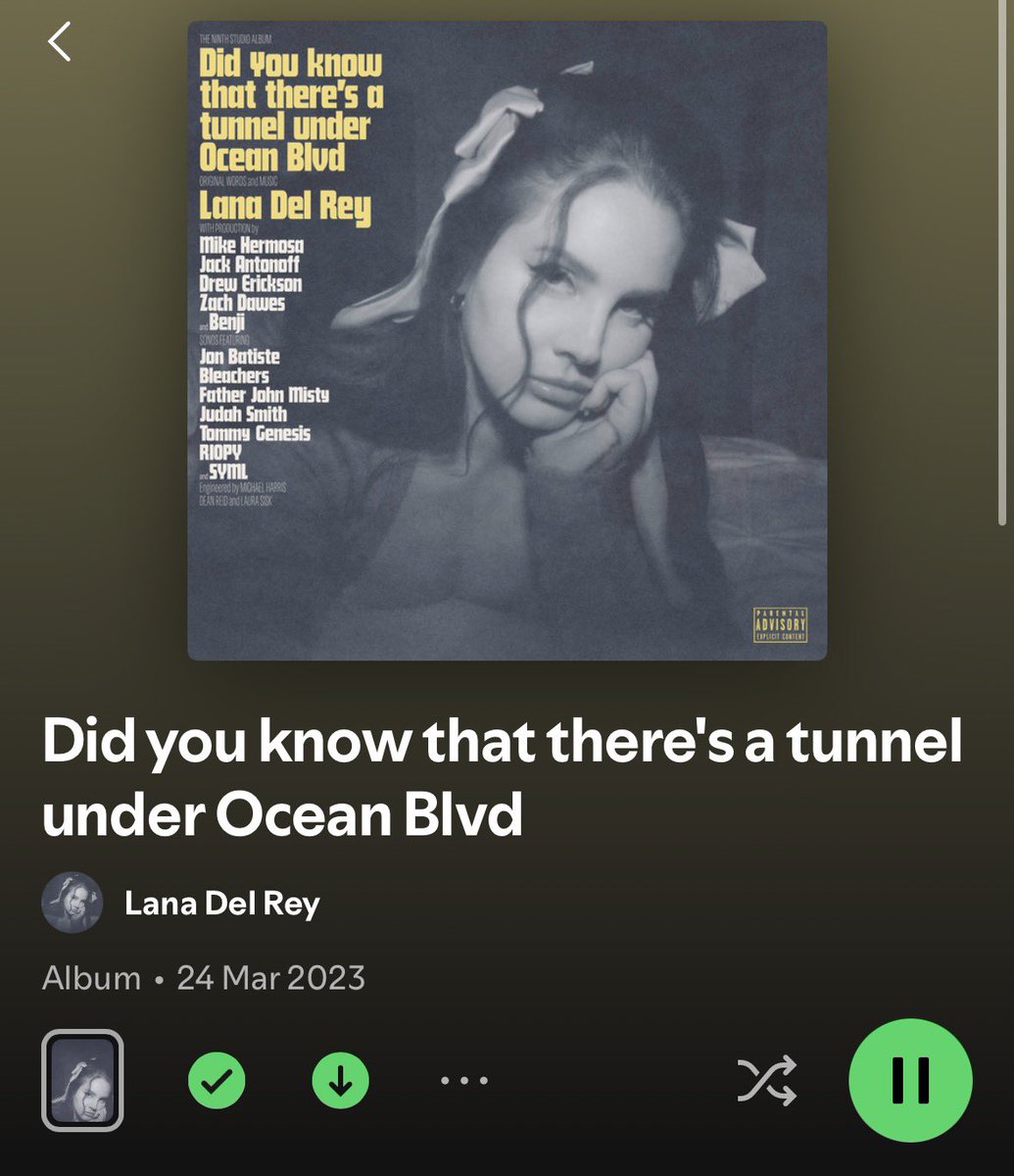 cinnamonnboi's tweet photo. The excellence of this album just hits different in December 🤍 https://t.co/jIL9DRhy6O
