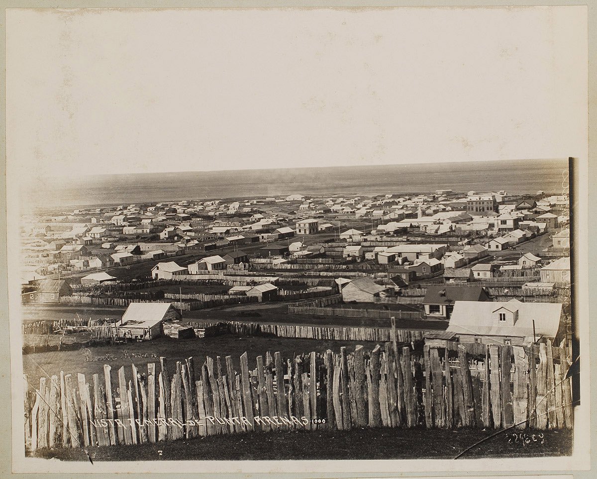 RenzoVaccarezza's tweet photo. El 18 de diciembre de 1848, por orden del recién asumido Gobernador José de los Santos Mardones, se fundó la ciudad de Punta Arenas.
Un pedazo fascinante de la historia chilena en el fin del mundo! https://t.co/HUB6a4ziEd