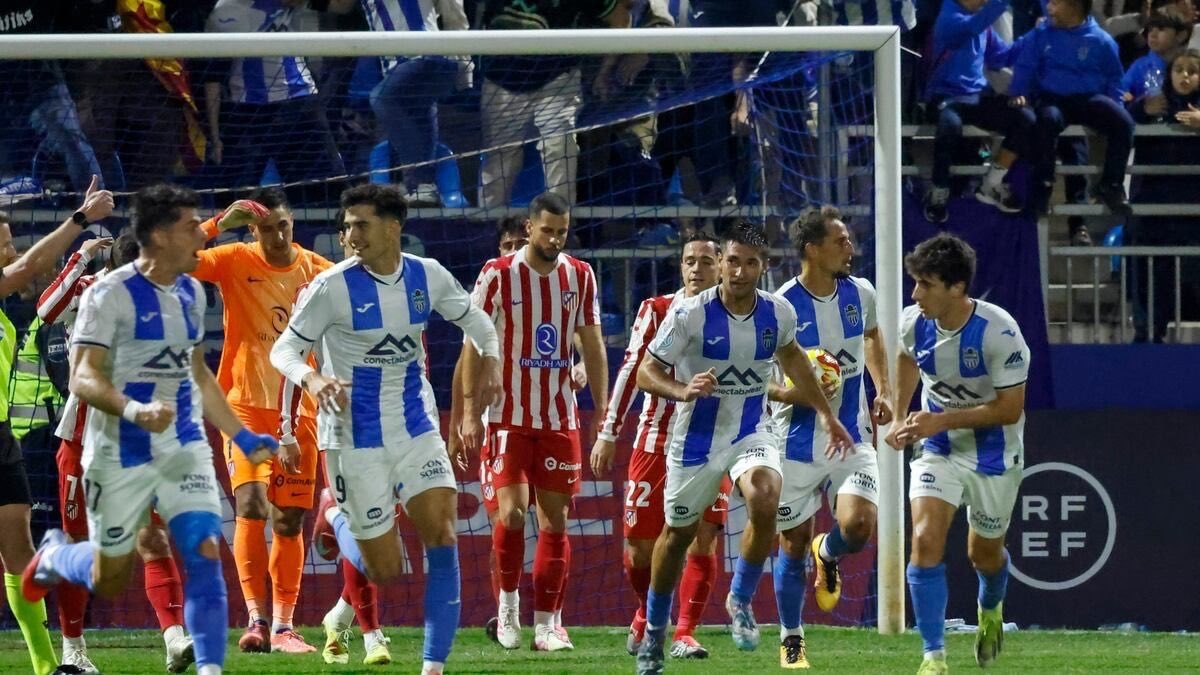 🚨 Opponents who have registered the most shots on target against Atlético Madrid this season:

• 9 - Atlético Baleares
• 8 - Arsenal
• 6 - Liverpool
• 6 - Inter
• 6 - Barcelona

[via <a href="/atletico_stats_/">Atlético Stats</a>]