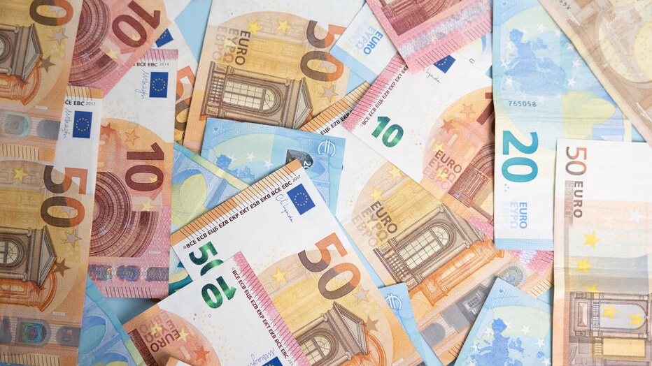 info_Paris_IDF's tweet photo. 🔴 FLASH - #AthisMons : 100.000 euros ont été retrouvés.
👉 Les salariés du centre de tri Derichebourg ont vu arriver mercredi cette somme sur leur machine de tri. Une partie a été broyée. Une enquête a été ouverte pour blanchiment d’argent. (Lp) #Essonne https://t.co/hpCLmzV37B