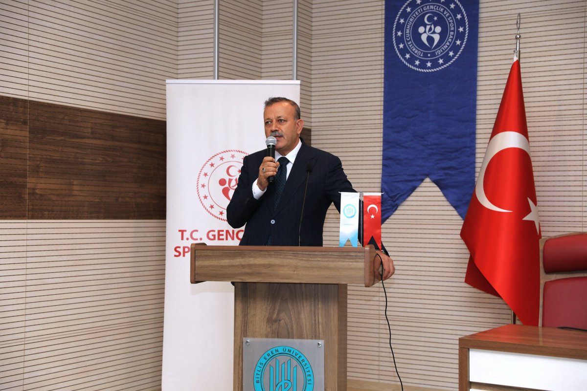 . <a href="/GSB_Bitlis/">Bitlis Gençlik ve Spor İl Müdürlüğü</a> tarafından Bakan Yardımcımız Sn. <a href="/eminogluenes/">Dr. Enes Eminoğlu</a> katılımlarıyla Bitlis Eren Üniversitesi’nde düzenlenen “Gazze Ve Gençlik” Söyleşisine katılım sağladık.Filistin davasında Cumhurbaşkanımız nezdinde Devlet hassasiyetimizin ne kadar yüksek olduğunu bir kez daha anladık.