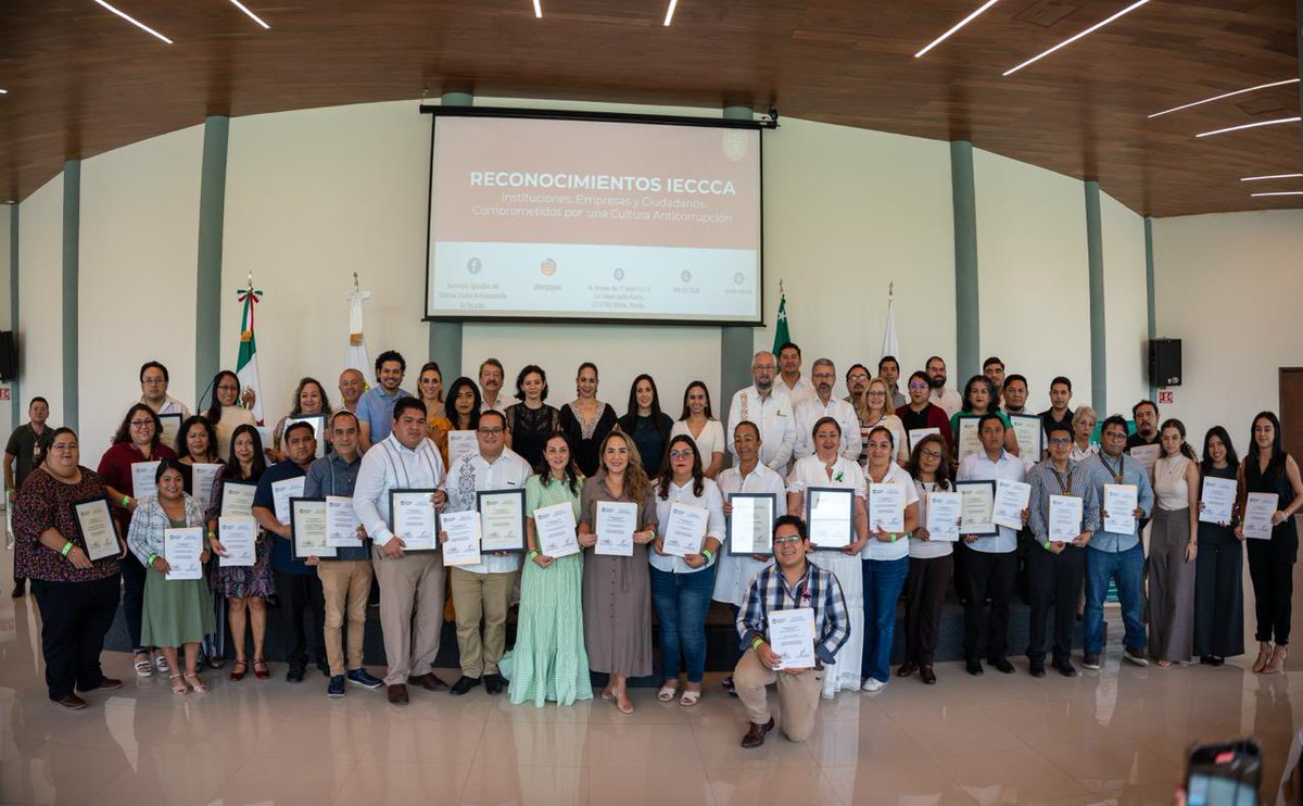 codhey's tweet image. En el marco del Día Internacional contra la Corrupción, en la CODHEY recibimos el reconocimiento IECCCA por concluir satisfactoriamente el Programa Herramientas Anticorrupción, en favor de una cultura de integridad, transparencia y participación ciudadana. 🤝✊📘
