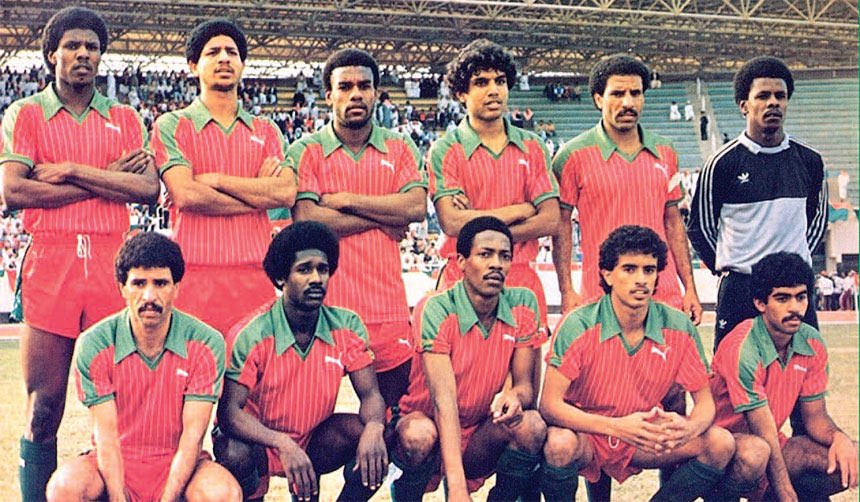 في زمن  #فيصل_بن_فهد الله يرحمه
صرامه وتاريخ ومجد رياضي له يتكرر ولا في مدرب يتعالى او يقلل من المنتخب حتى اللاعبين لديهم الشعور والروح كان رحمه الله اهم شي عنده سمعة ورفعة رياضة الوطن 🇸🇦 ولا عنده فوضى كما هو حاصل الان . كان #الاتفاق حينها 
الوجه الآخر للـ #المنتخب
#زمان_يافن  🙂