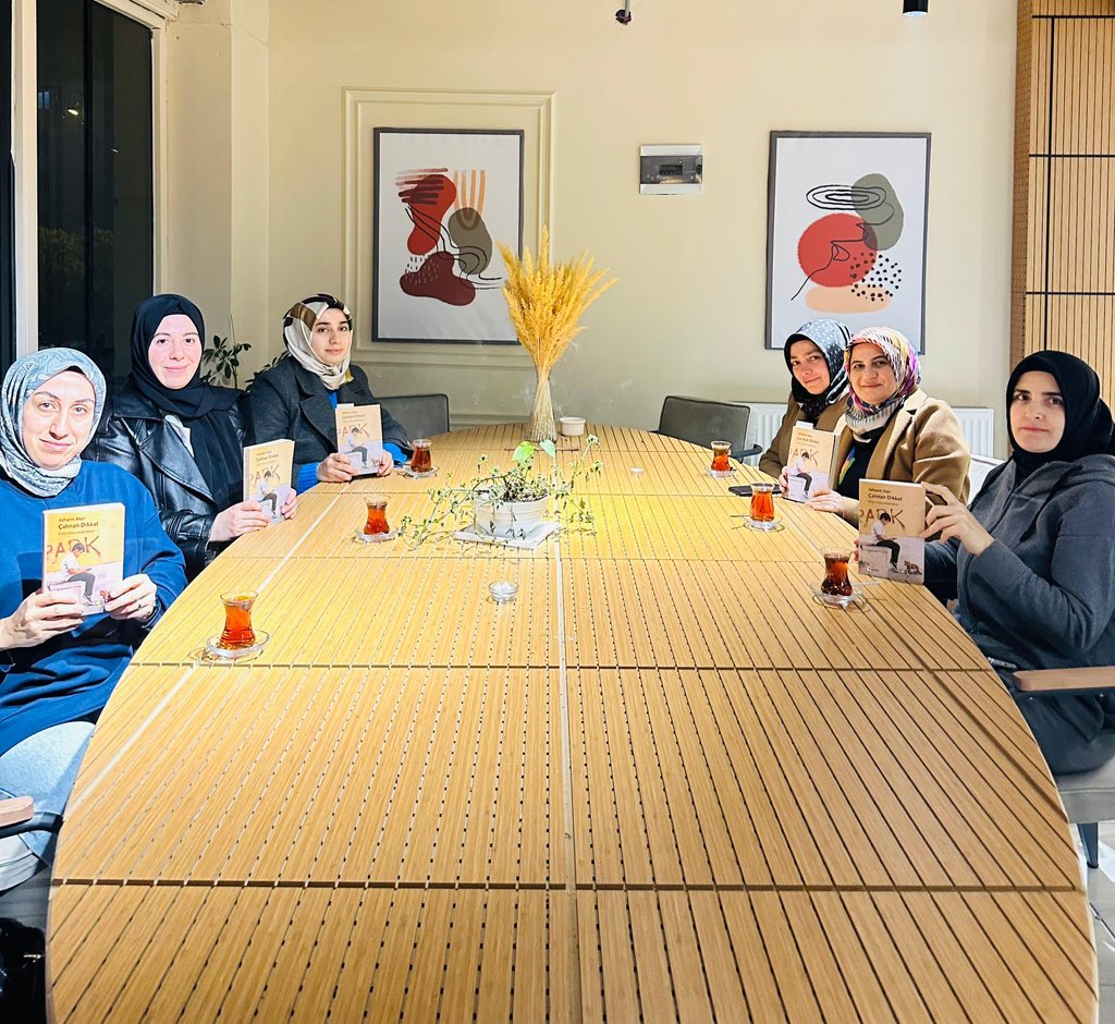 📚Okuyan Muallimler 
Çeşitli okullardan ve kurumlardan eğitimcilerimiz kitap mütalaasında buluştu.🎓✨
📍Karşıyaka Anadolu Lisesi
📍Borsa İstanbul Fatih İlkokulu
📍Cumhuriyet İlkokulu
📍BİST Atatürk Ortaokulu (Genç)
📍İl Milli Eğitim Müdürlüğü
📍Bingöl Üniversitesi
📍Bingöl