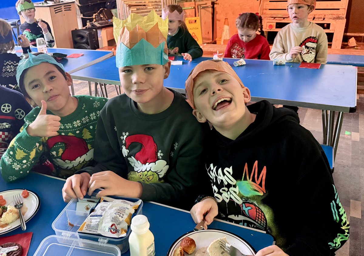 FrodManor's tweet photo. We loved our Christmas Dinner today. Thank you to the kitchen team. https://t.co/IVVPB5SLIO