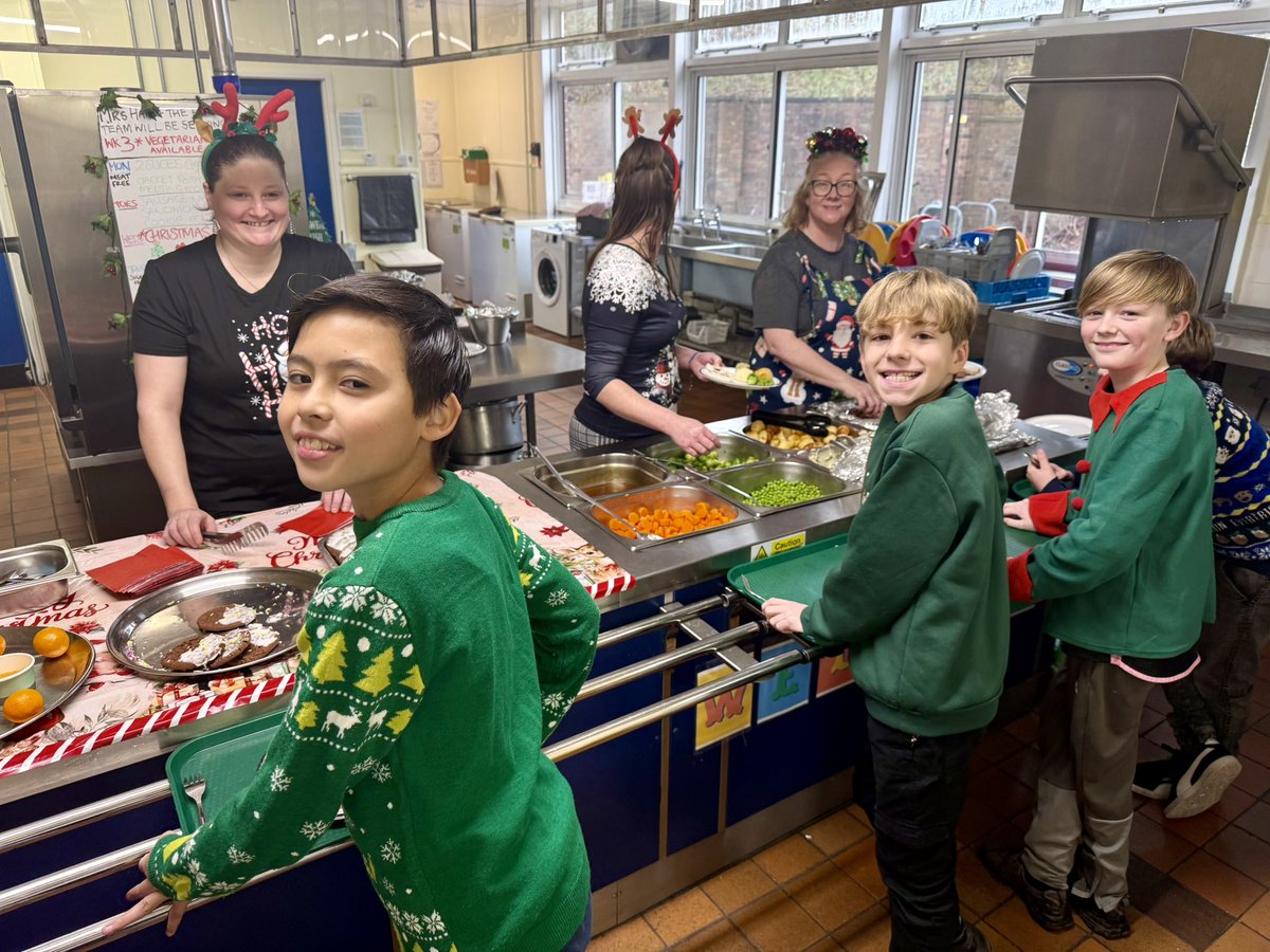 FrodManor's tweet photo. We loved our Christmas Dinner today. Thank you to the kitchen team. https://t.co/IVVPB5SLIO