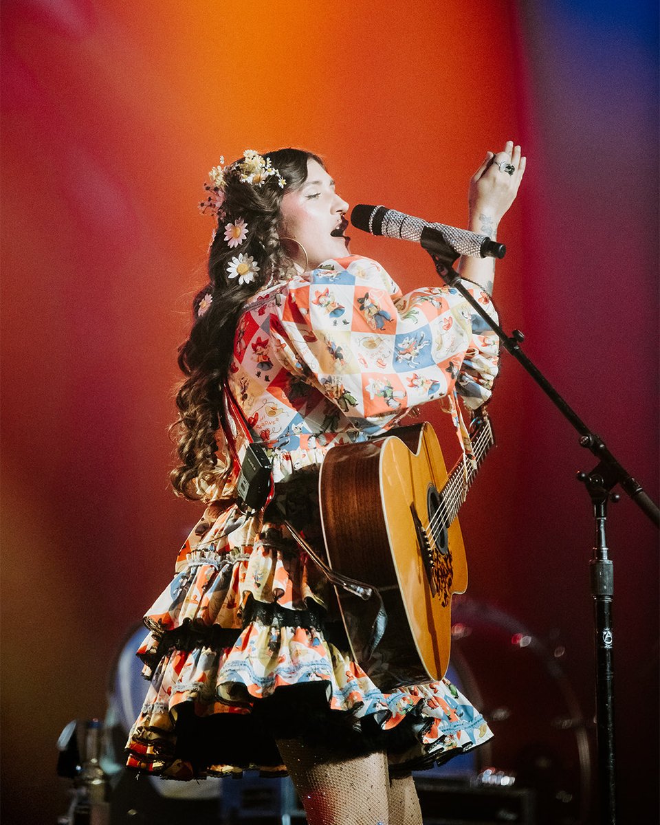 SierraFerrell's tweet photo. Flower child forever 🌼🎶
Thank you Cardiff for those sweet blossom memories 🌱🌤️🌸 https://t.co/jVW2y7H7Gn