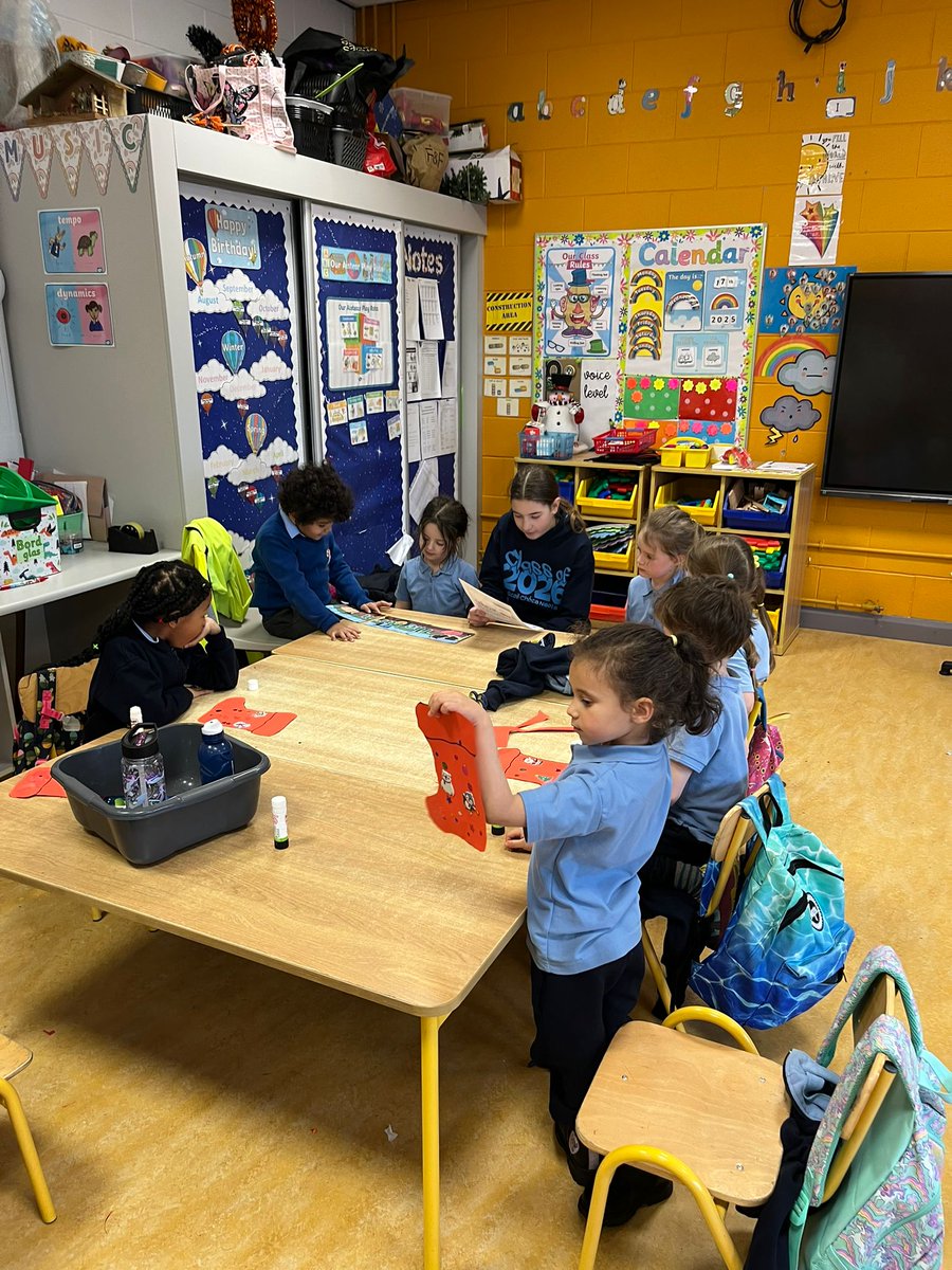 The Christmas excitement continues! Some of our 6th class students wrote Christmas stories and read them to the children in Junior Infants. 🎅🏻