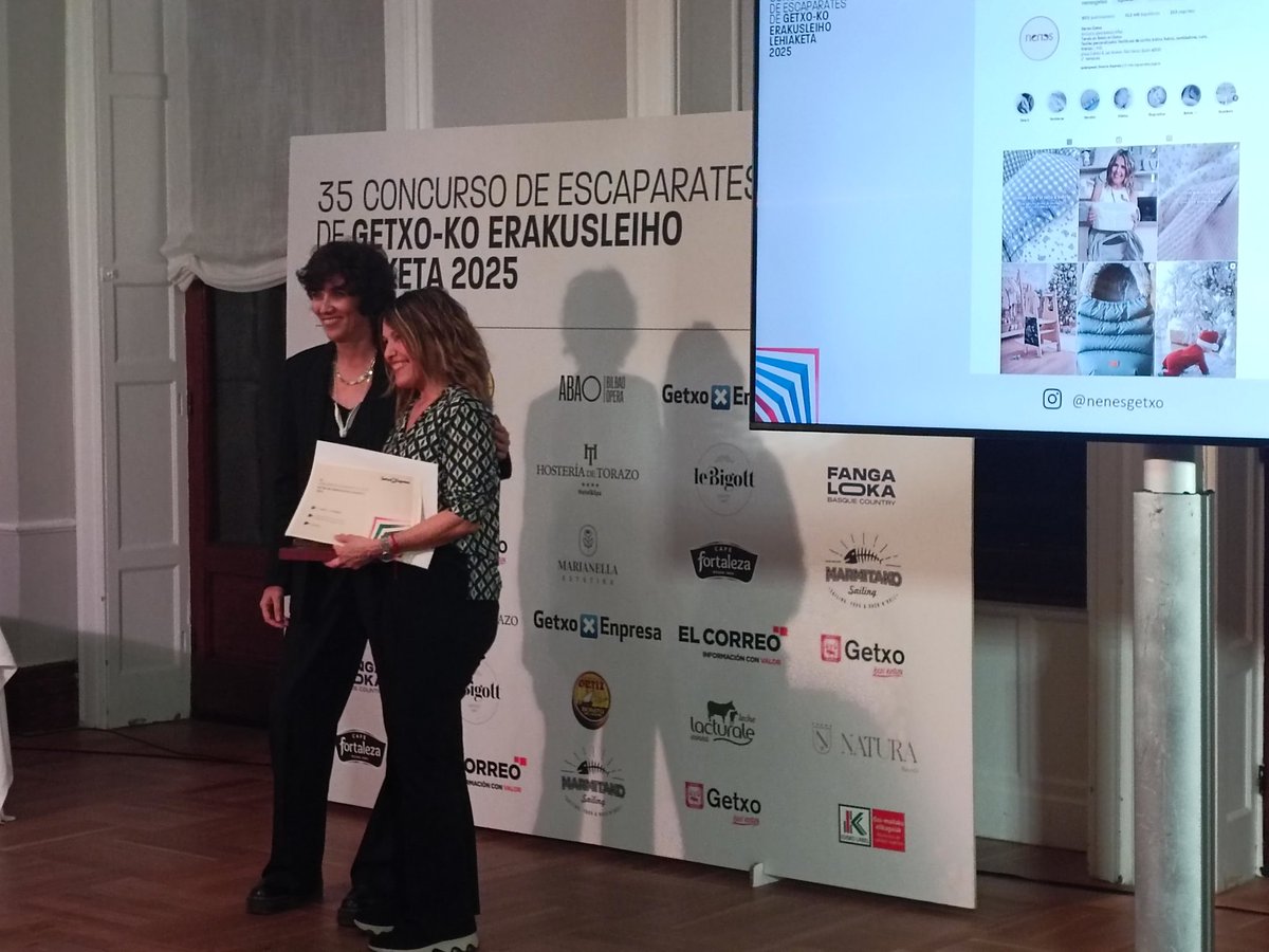 #Getxo ko 35. erakusleiho lehiaketako sari banaketan, zorionak parte hartzaile guztiei. Tokiko merkatariek bizipoza ematen digute, herrirako alaitasuna.