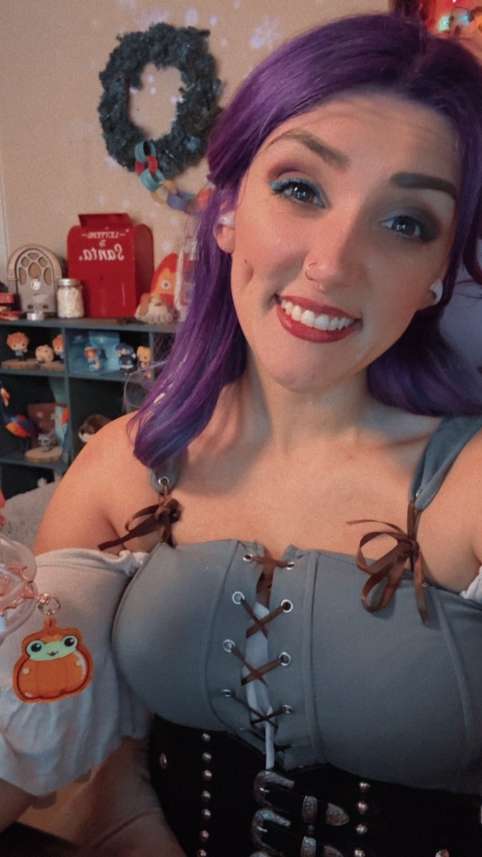 explauraa's tweet image. Come hang out wenches!

Twitch.tv/explauraa