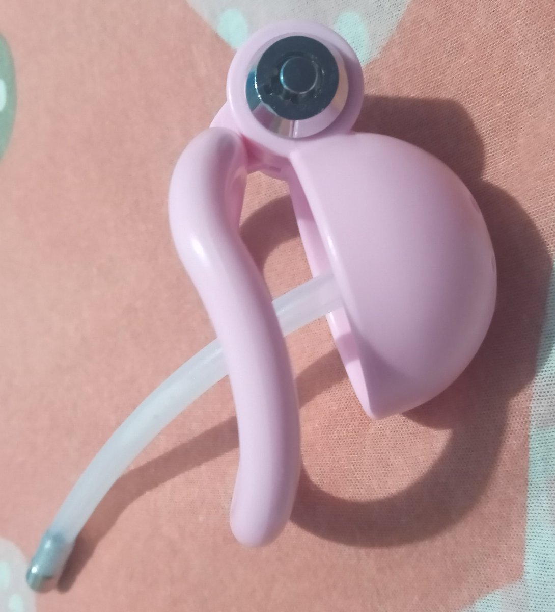 I'M BACK! And I got a new tube for my sissy cock cage! Now I can finally try to use it 24h! :D

Did any of yall miss me?