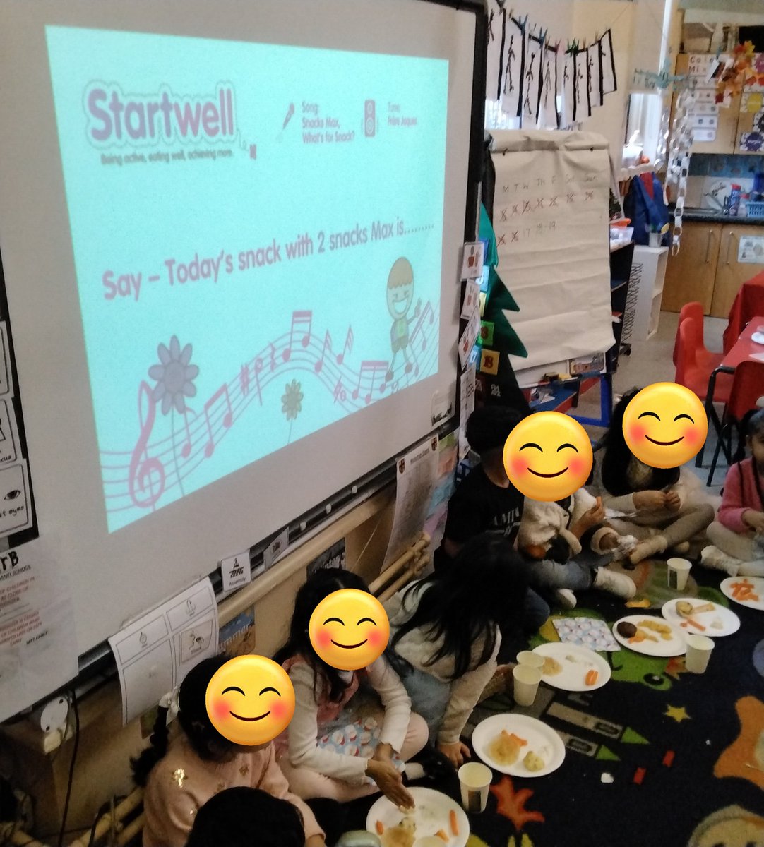 LeighPrimary's tweet photo. Reception had a fantastic time at their Christmas party today, enjoying some delicious healthy snacks such as carrots and hummus, and breadsticks with tzatziki..they were a big hit! #Startwell #2snacksmax @startwellbham https://t.co/3x7txdn0ep