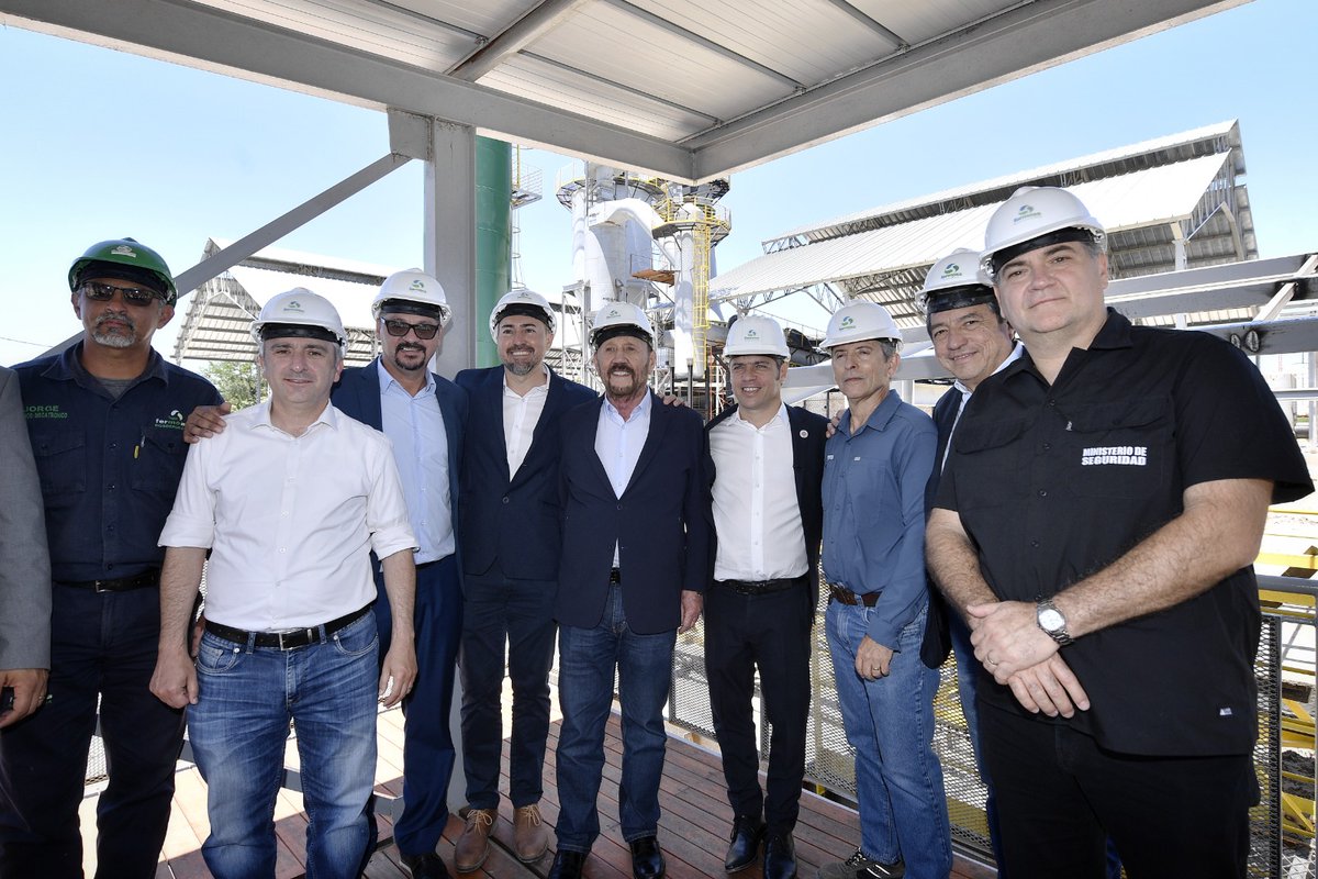 larroqueandres's tweet image. Acompañé al gobernador @Kicillofok en la jornada de trabajo que llevó adelante junto al gobernador @insfran_gildo en Formosa.

Participamos de la firma de convenios de cooperación y visitamos instituciones que reflejan la capacidad de gestión y el compromiso del gobierno…