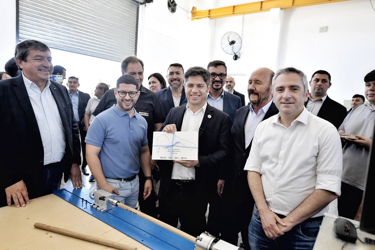 larroqueandres's tweet image. Acompañé al gobernador @Kicillofok en la jornada de trabajo que llevó adelante junto al gobernador @insfran_gildo en Formosa.

Participamos de la firma de convenios de cooperación y visitamos instituciones que reflejan la capacidad de gestión y el compromiso del gobierno…