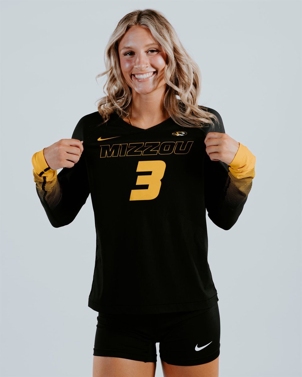 MizzouVB's tweet photo. Congrats (@MayaSands11) on signing with LOVB Houston (@lovbhtx) ahead of the 2026 Season 🤠

🔗 https://t.co/HnSx05HTZw

#MIZ🐯🏐 | #LoveFamilyGrit https://t.co/DqHgtPOVTH
