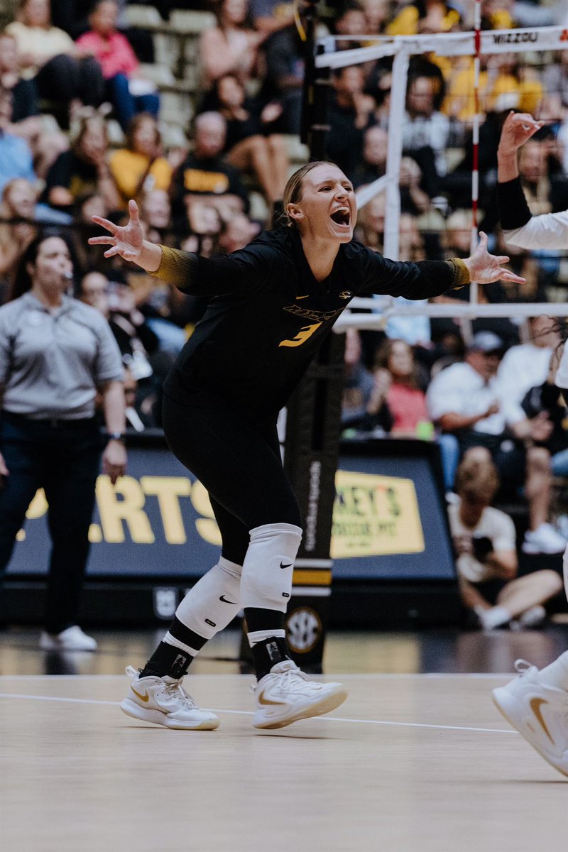 MizzouVB's tweet photo. Congrats (@MayaSands11) on signing with LOVB Houston (@lovbhtx) ahead of the 2026 Season 🤠

🔗 https://t.co/HnSx05HTZw

#MIZ🐯🏐 | #LoveFamilyGrit https://t.co/DqHgtPOVTH