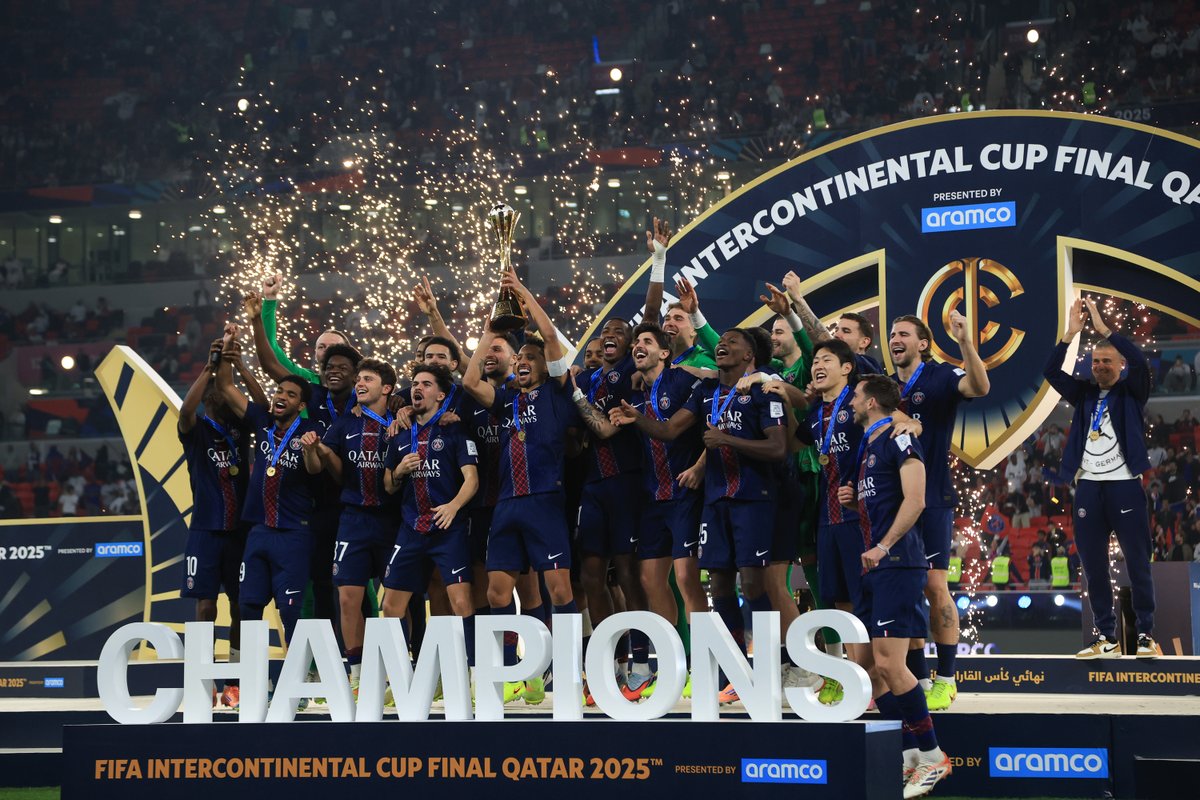 ActuFoot_'s tweet image. 𝗖 𝗛 𝗔 𝗠 𝗣 𝗜 𝗢 𝗡 𝗦   🏆❤️💙

Paris, premier champion français de la Coupe Intercontinentale.