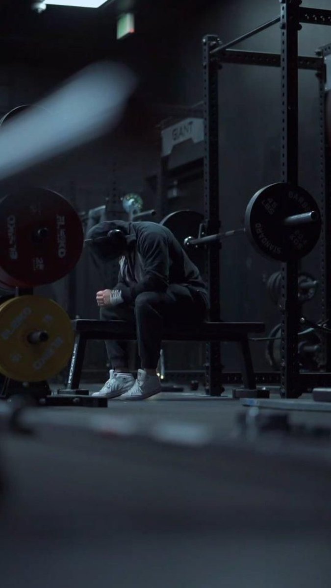 MasculineDcoded's tweet image. Motivation fades.
Discipline shows up anyway.
That’s the difference.