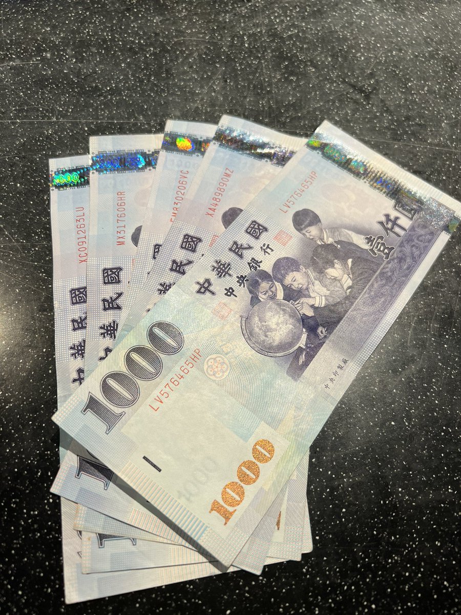 桃竹苗四海幫最大老闆出手就是不一樣，出手小費就是五千❤️❤️❤️❤️，我都不敢坐下休息，從頭到尾都站著😓。
#新竹酒吧