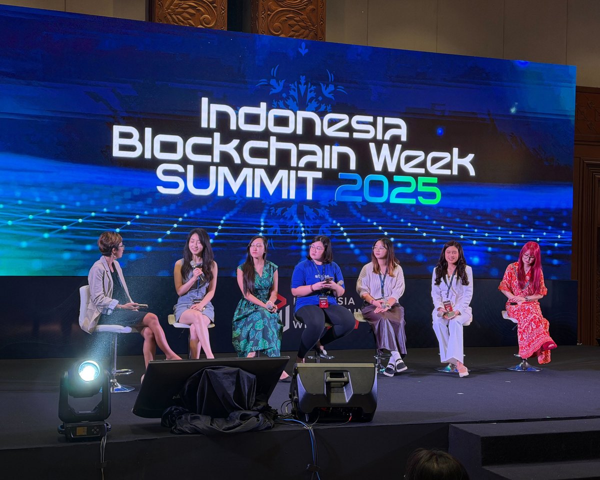 telcoin's tweet image. At Indonesia Blockchain Week, EVP @JTQuigley shared Telcoin’s latest developments with industry peers, investors, and the local crypto community.

With stablecoins drawing increased interest across Indonesia, Telcoin is well positioned with a multi-currency Digital Cash strategy.