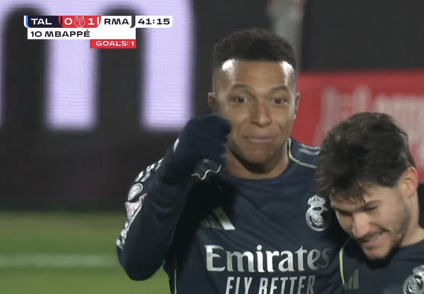 كيليان مبابي سجل 32 هدفًا وصنع 7 تمريرات حاسمة خلال 27 مباراة في كل المسابقات هذا الموسم 