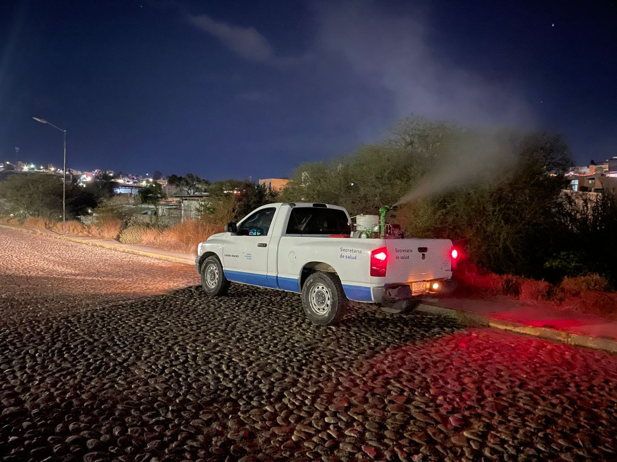 JSII_SMA's tweet image. 🦟 Continúan las acciones de prevención.
Se llevó a cabo la nebulización espacial UBV en las colonias San Antonio, Los Mezquites, Camino Viejo al Panteón y Guadiana, reforzando la protección contra el dengue.
#SanMiguelDeAllende #Dengue 
@saludgobgente