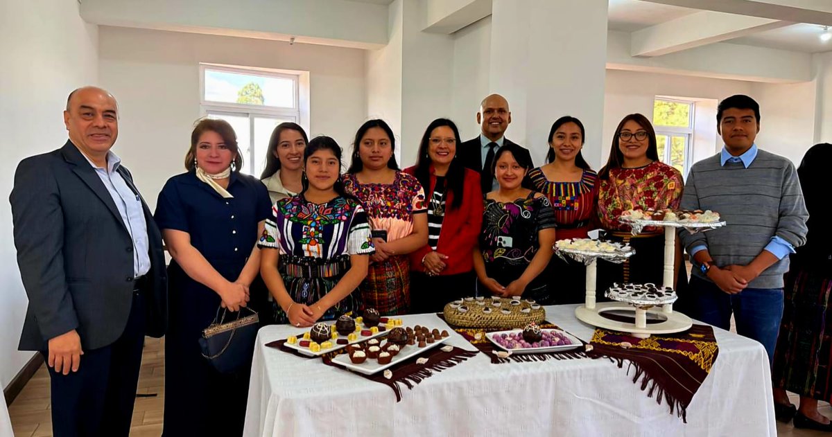 ¡Articulamos esfuerzos para mejorar las oportunidades de las y los jóvenes de #Quetzaltenango!

En conjunto con <a href="/ConsulMexQue/">ConsulMexQue</a> y Asociación IDEI vinculamos a 20 jóvenes expertos en barismo y chocolatería con interlocutores empresariales para futuras colaboraciones.

📸cortesía.