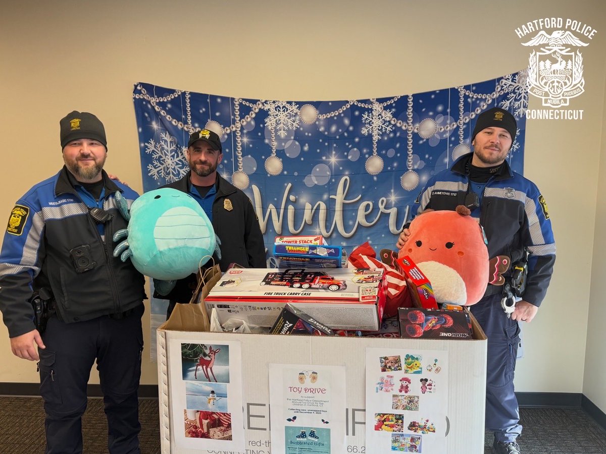 🎄 Christmas Joy Continues! 🎁
Our South East Community Service Officers teamed up with UnitedHealthcare for a special holiday toy drive — bringing support, smiles, and Christmas cheer to families across Hartford.

A big thank-you to Lieutenant Shelby, Sergeant Bodner, Officer