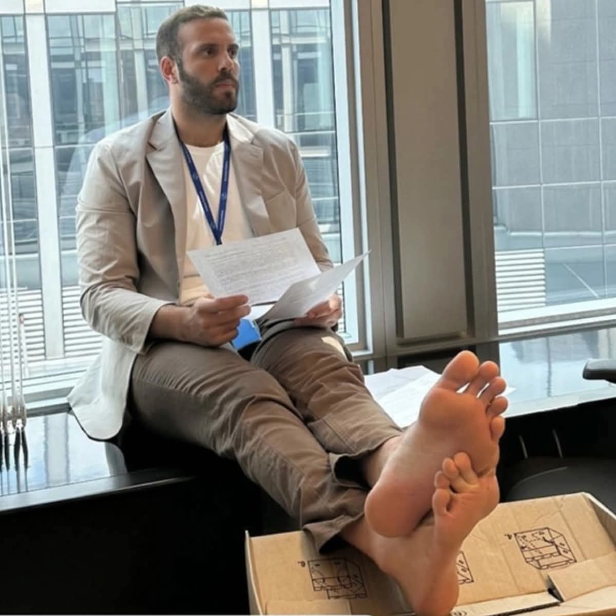 Ο μέσος αριστερός στην Ελλάδα σήμερα. Ψευτόμαγκας, ψευτοηθικός, τραμπούκος, θυμωμένος και εντέλει φασίστας.