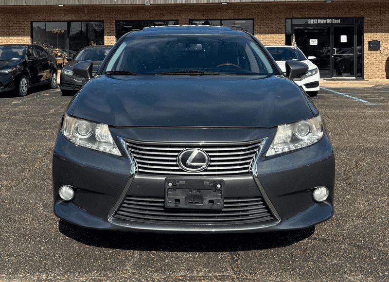 southernImport's tweet image. 2014 Lexus ES 350 – 3.5L V6 (about 268 hp), 6‑speed automatic and a quiet, comfortable cabin with EPA ratings near 21/31 mpg city/highway.
buff.ly/n2asg4K
#LexusES350 #LuxurySedan #PearlMS