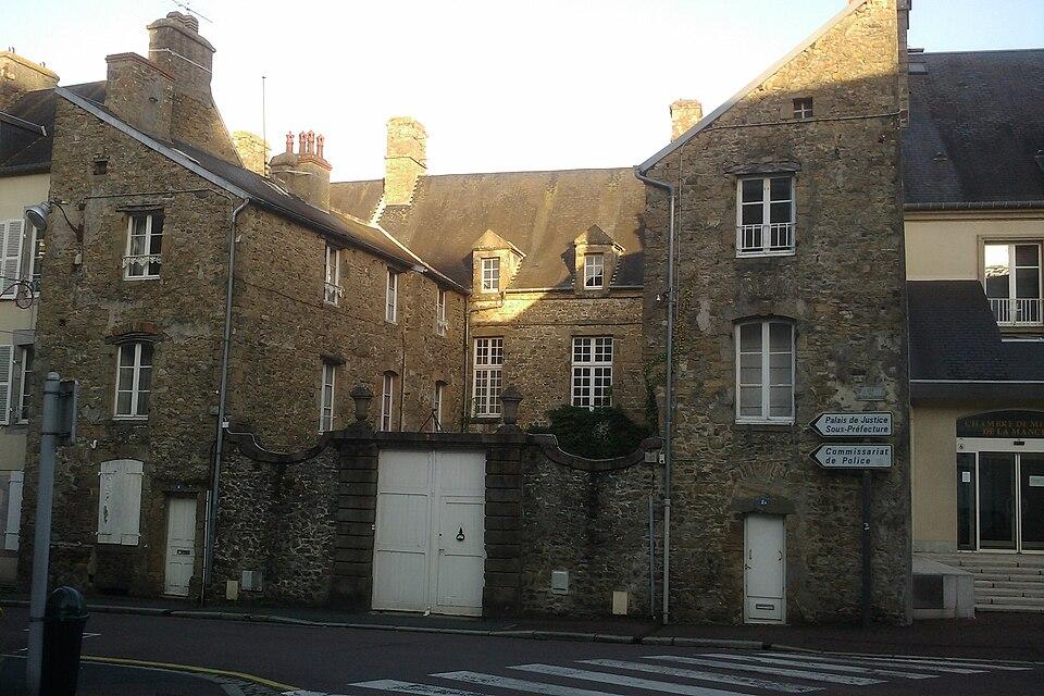 MonumentumFr's tweet image. Hôtel Tanquerey de la Montbrière à #Coutances (#Manche) Cet hôtel est représentatif des demeures de la bourgeoisie coutançaise sous l'Ancien Régime. Logis, y compris les deux ailes latérales, avec l'ensemble de...
Suite 👉 monumentum.fr/monument-histo…
#Patrimoine #MonumentHistorique