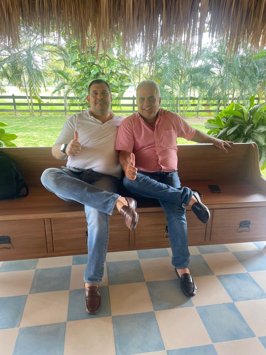 JoseRLarrarteG's tweet photo. ‼️#ELDATO‼️

¡Se mueve la cosa política!

Quienes tuvieron una conversación muy amena en la que sellaron acuerdos de trabajo mutuo, fue el excongresista Raymundo Méndez Bechara y el Senador de la República Jhony Besaile Fayad.

Papi (@diegopanzenu) “la aplanadora” viene con toda. https://t.co/Hubwcu7NRT