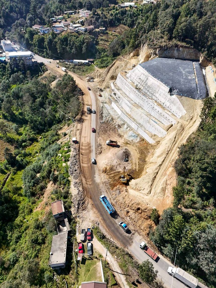 CIV_Guatemala's tweet photo. 📍 ¡Trabajos en marcha en la CA-1 Occidente!
El km 208, que conecta Totonicapán con Huehuetenango se recuperaron 250 metros de carretera para mejorar la velocidad y fluidez al circular y se trabaja en un muro de contención. 📲
🖇️: https://t.co/niLl00YYX3
#PlanConecta2025 https://t.co/Kab0BPwNdd