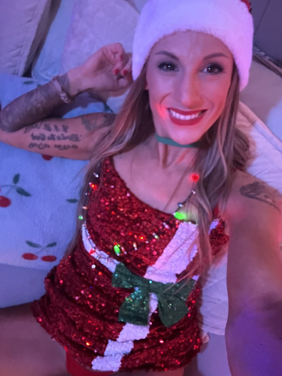 Come watch Santa fuck my face so good I told him my one wish is to blow his entire load all over it