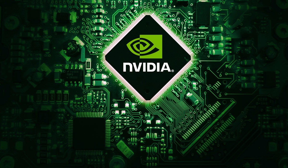 Il est reporté qu'à partir du premier trimestre 2026, #NVidia réduira de 30% à 40% sa capacité de production de GPU pour ses cartes graphiques RTX série 50 afin de faire face à la pénurie de mémoire qui va s'amplifier.
Une pénurie sur les RTX est donc aussi à prévoir en 2026...