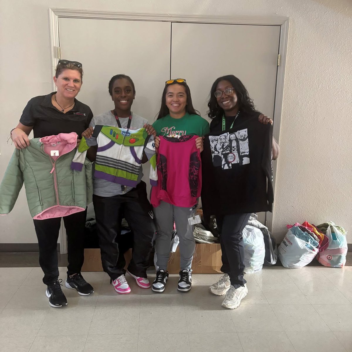 COAT DRIVE HAS BEEN EXTENDED UNTIL THIS FRIDAY!!

Thank you for everyone that has donated so far! First round of collection was a success!🙏🏾