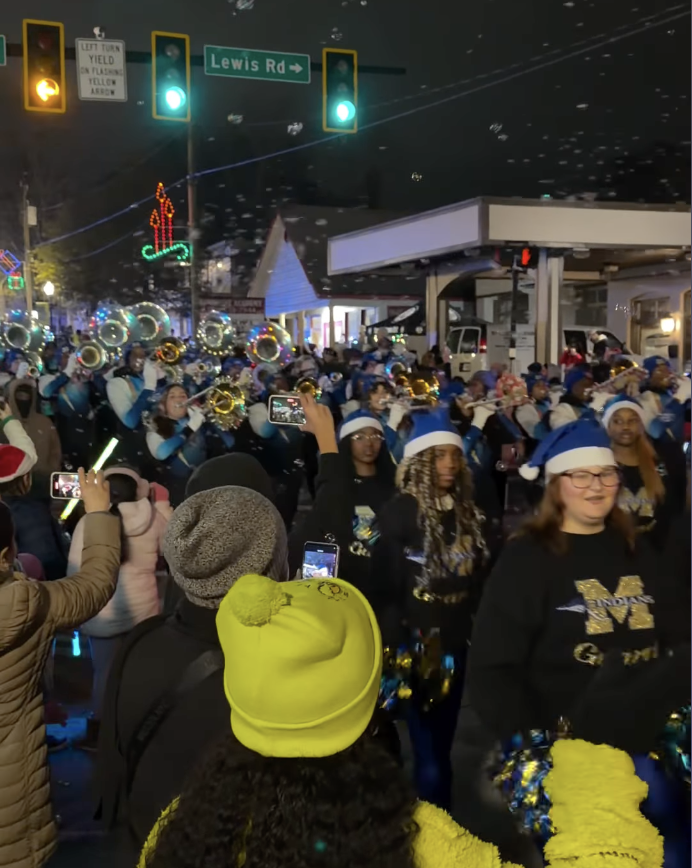 powdersprings01's tweet photo. 🎅 Parade highlights, Powder Springs parks popular in 2025, and PD takes part in "Shop with a Cop" in 2025. All this and more in this week's e-newsletter! - https://t.co/W2wdEmeWqO https://t.co/HSXrFiHdCC