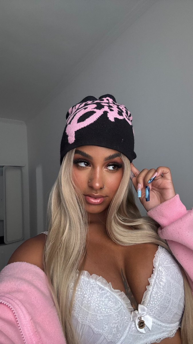 ysoasz's tweet photo. se a Barbie existisse ela seria assim: https://t.co/35UCQ6xCCz