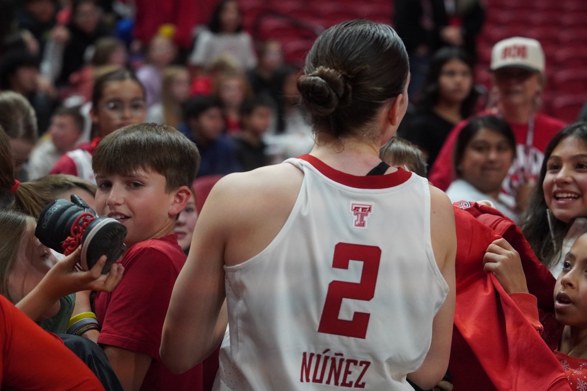 SeeingScarlet_'s tweet photo. A record Education Day crowd today for @LadyRaiderWBB and they treated this 13-0 squad like the heroes they are postgame. Look at those faces. 

They had Gemma Núñez out there taking selfies and signing shoes. ❤️ https://t.co/7y1bXsrbUy