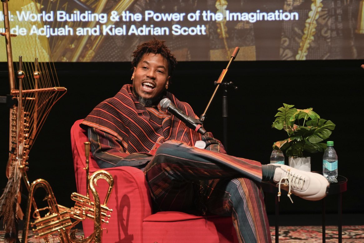 ApolloTheater's tweet image. It showed that the road to becoming a #BlackGenius is different for everybody, but it always begins with knowing your own brilliance even when obstacles are in your way. Everybody at #TheApollo was locked in from beginning to end.