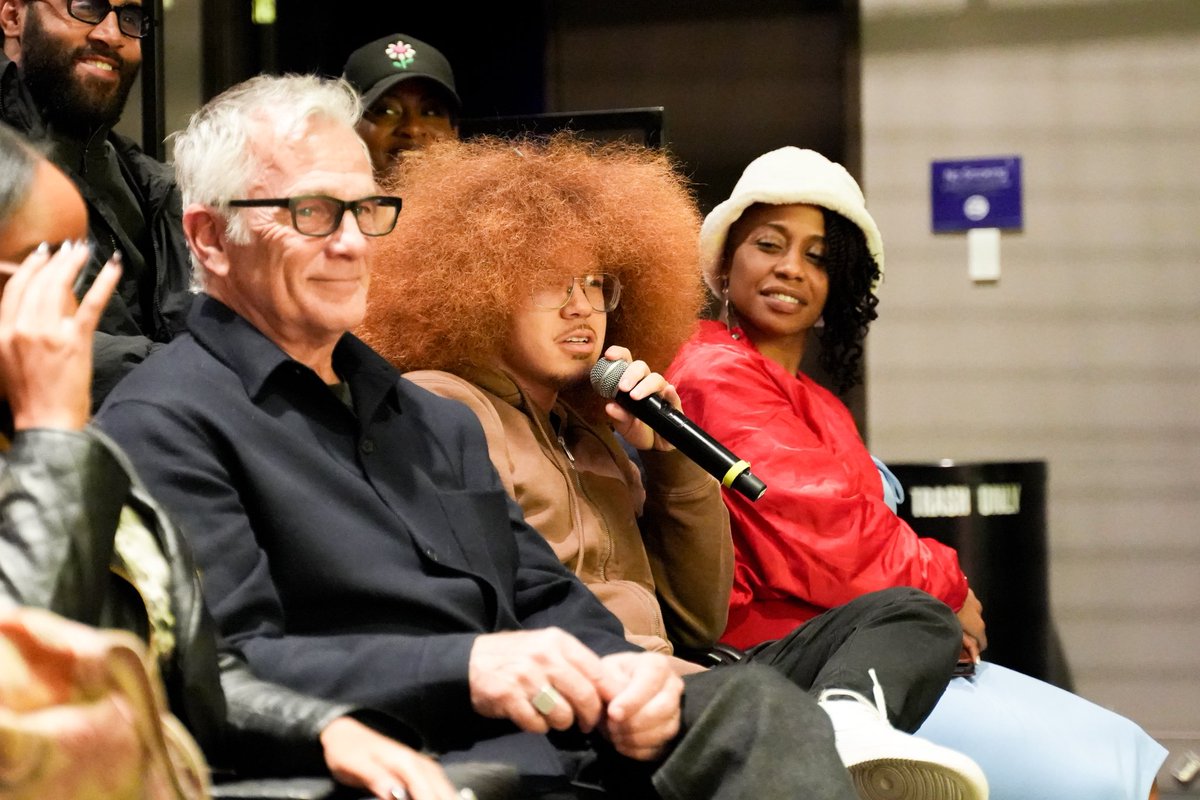 ApolloTheater's tweet image. It showed that the road to becoming a #BlackGenius is different for everybody, but it always begins with knowing your own brilliance even when obstacles are in your way. Everybody at #TheApollo was locked in from beginning to end.