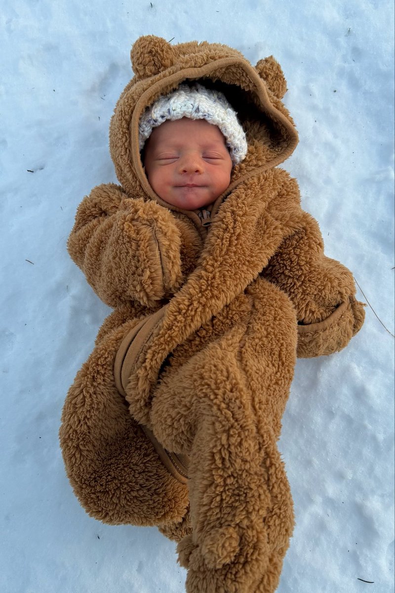 Life Update:

KrabbyChamp arrived on Nov 29th

Working on videos and content stuff as I can. 

Everyone have a great holiday!