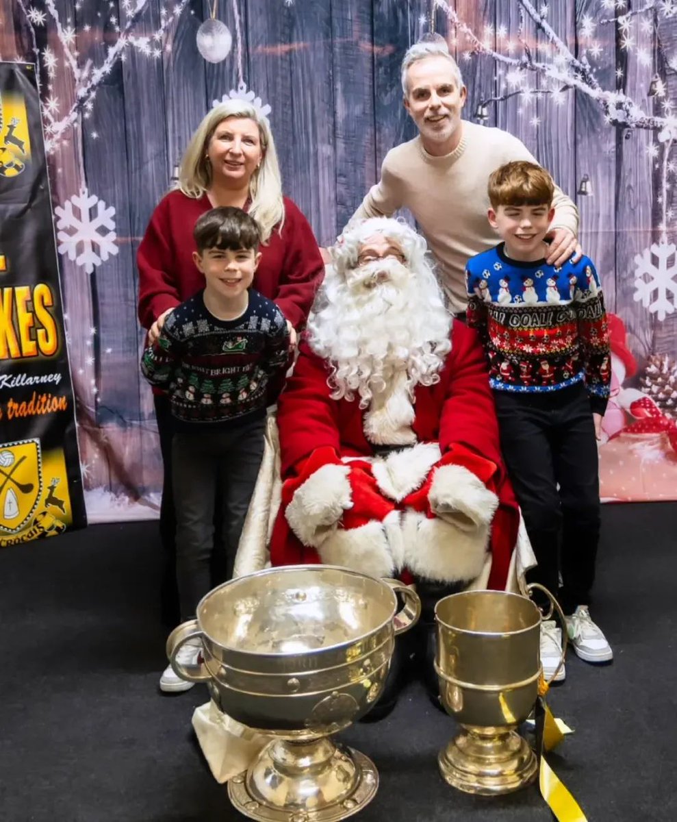 RamonaKeogh's tweet image. Santa 🎅 &amp;amp; Sam 🏆 2025 💚💛

@DrCrokesGAA 🖤🧡
@Kerry_Official

@Balbec