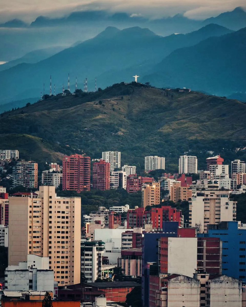 Calimatica's tweet image. Cali se prepara para un encuentro donde el sonido tomará forma y sentido! 

Kevin Villa, Esteban Miranda y toda la nómina local estarán en el sótano de Korova para una noche de tensión, ritmo y conexión real con el Techno! 🧨

🗓️SÁB.27.DIC — Korova Club  

Entradas limitadas.